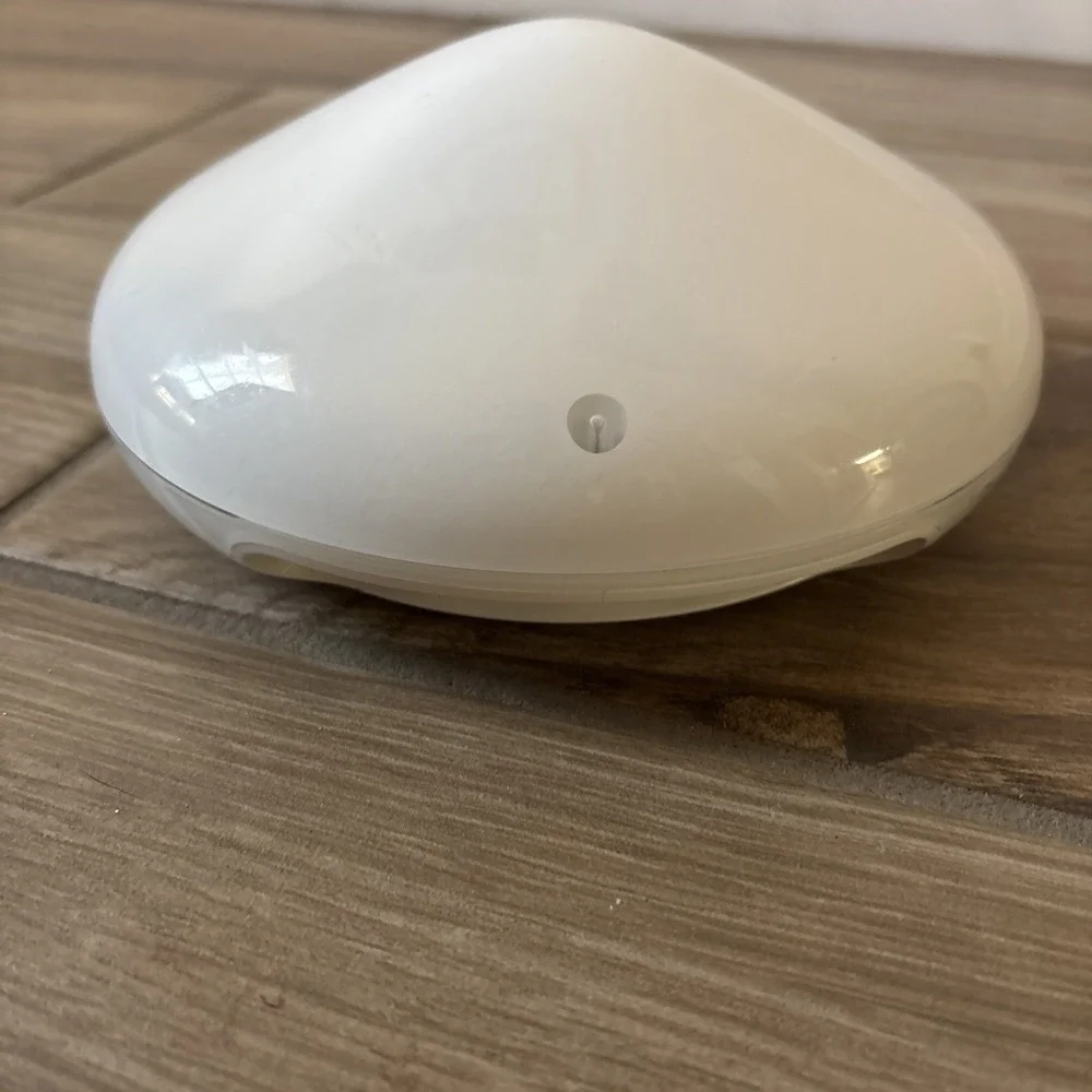 Apple airport base